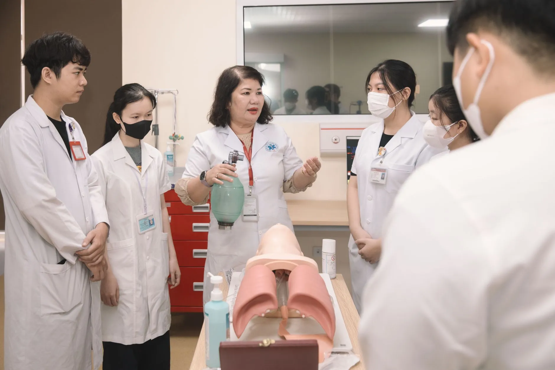 从LOGO设计到IP形象设计：企业视觉设计升级的完整路径与关键节点
