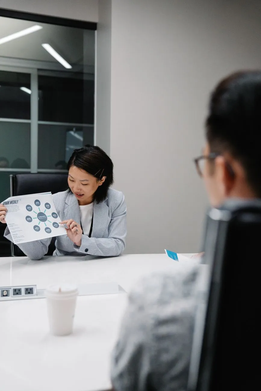 从LOGO到IP形象：企业形象策划全流程中的视觉设计关键节点